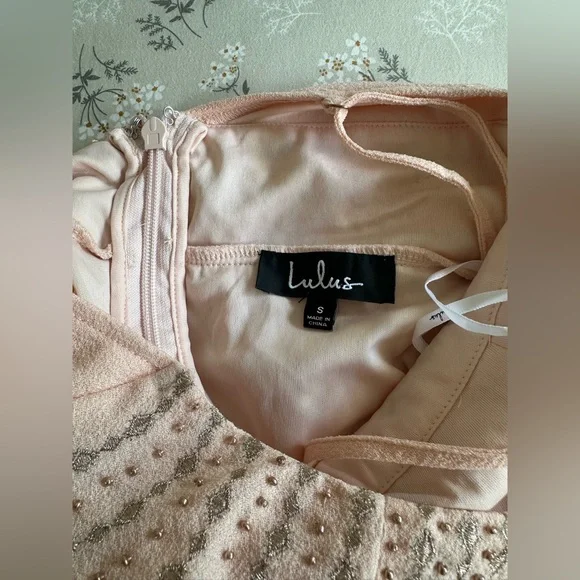 Lulus midi dress size small V-neck peach color with embroidery. - Picture 11 of 13